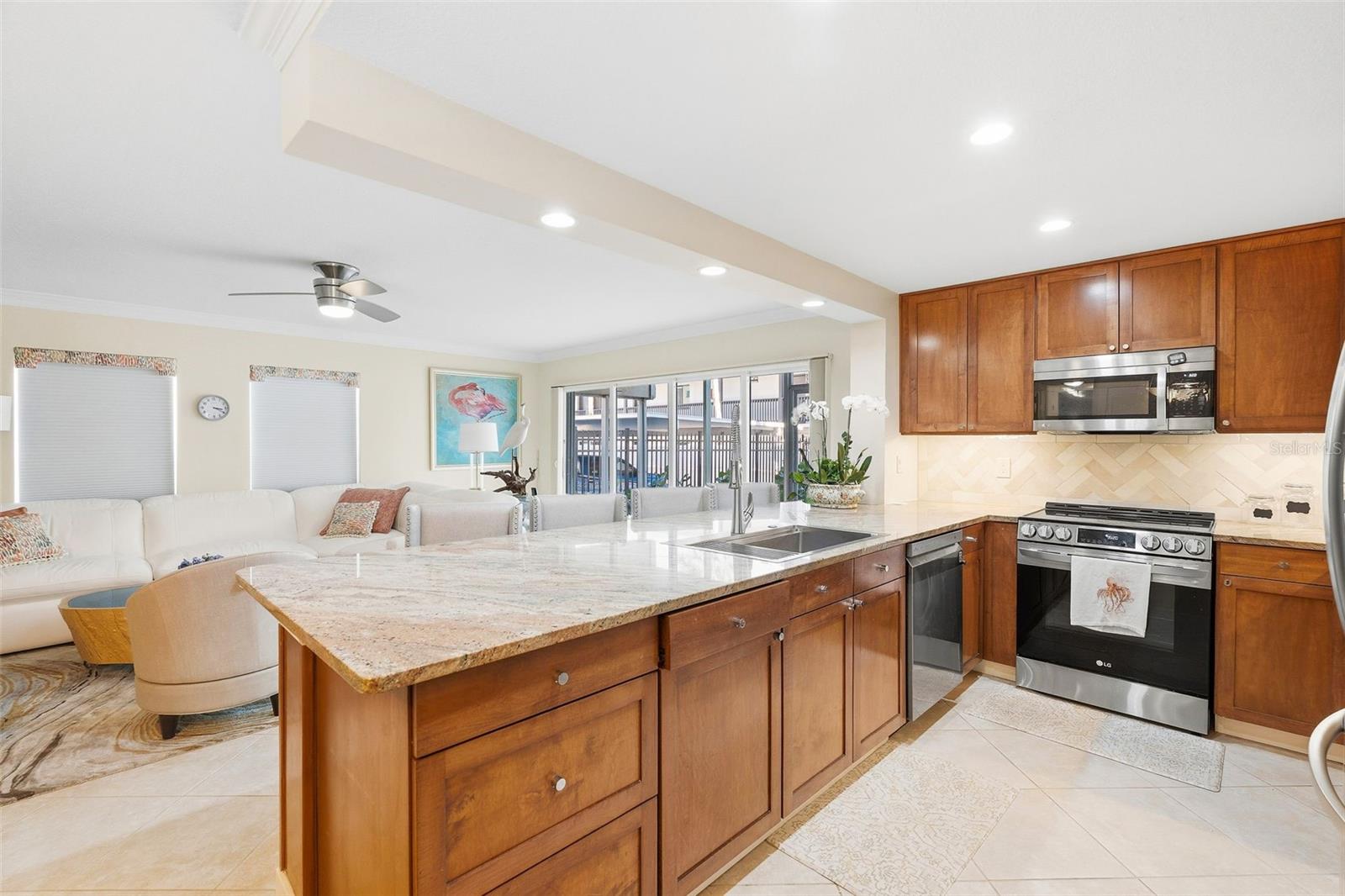 800 BENJAMIN FRANKLIN DR #110, SARASOTA, FL, 34236