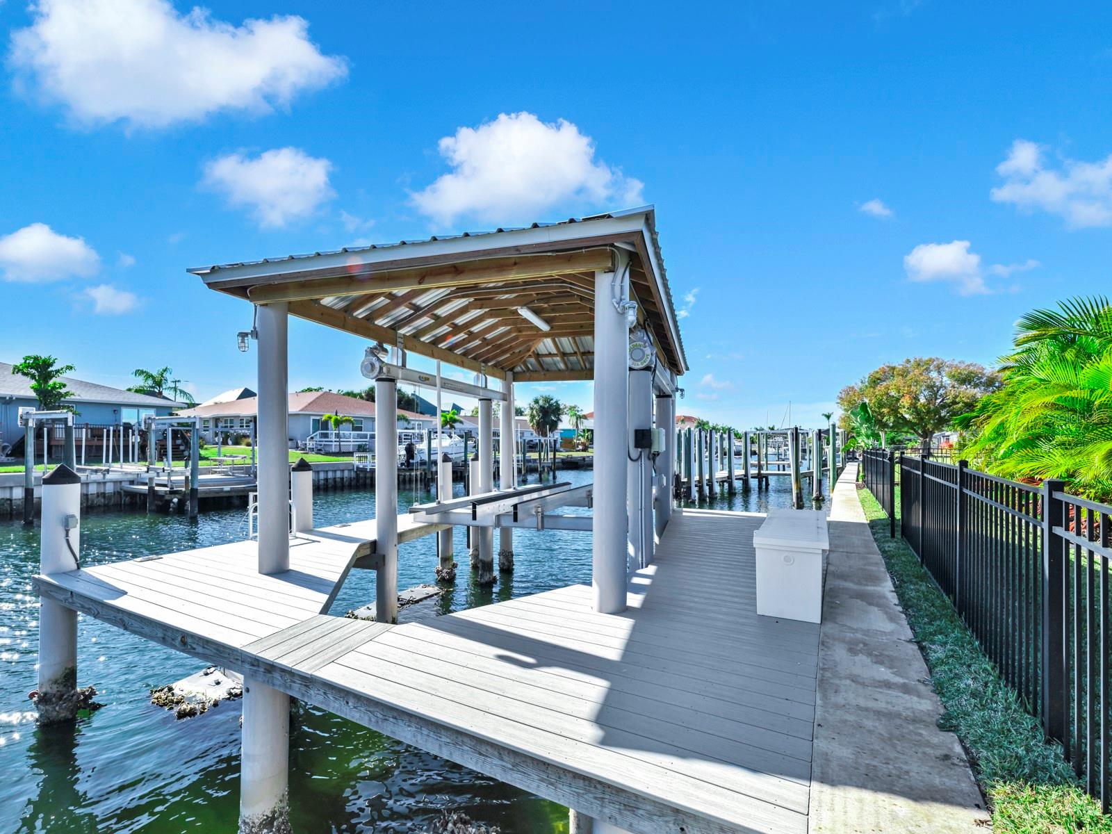 1016 SPINDLE PALM WAY, APOLLO BEACH, FL, 33572