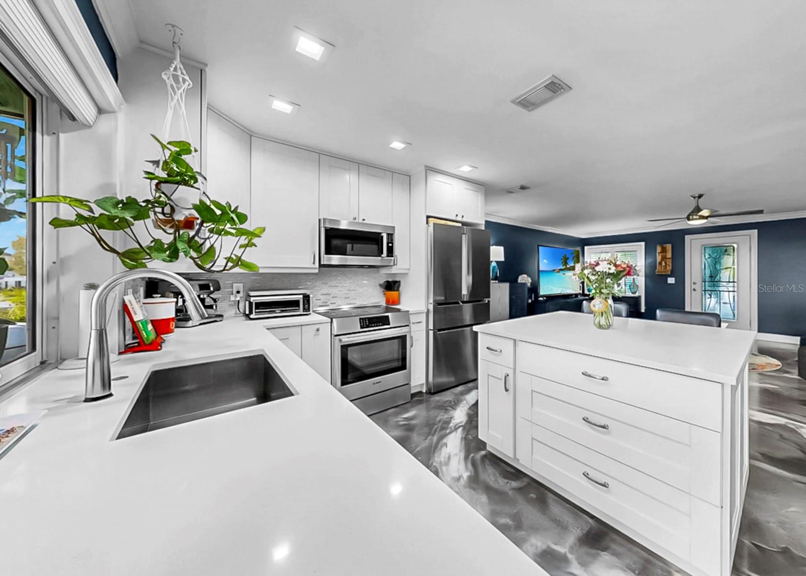 1016 SPINDLE PALM WAY, APOLLO BEACH, FL, 33572