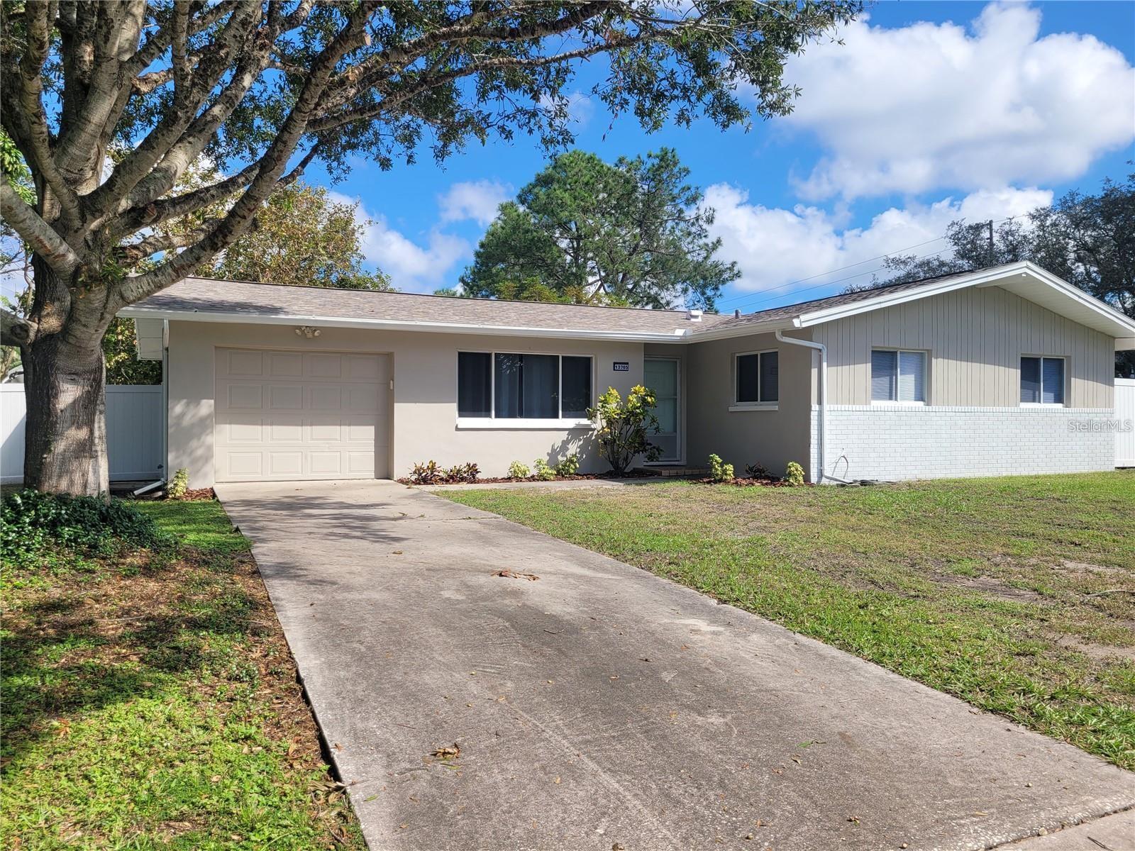 13705 JAMAICA DR, SEMINOLE, FL, 33776