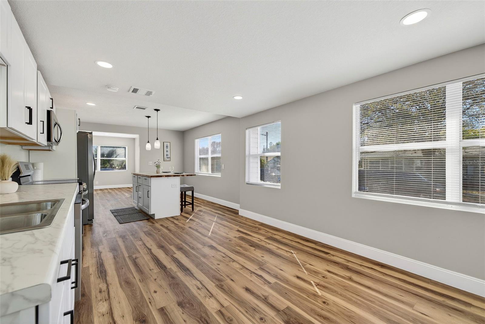 4063 2ND AVE S, ST PETERSBURG, FL, 33711