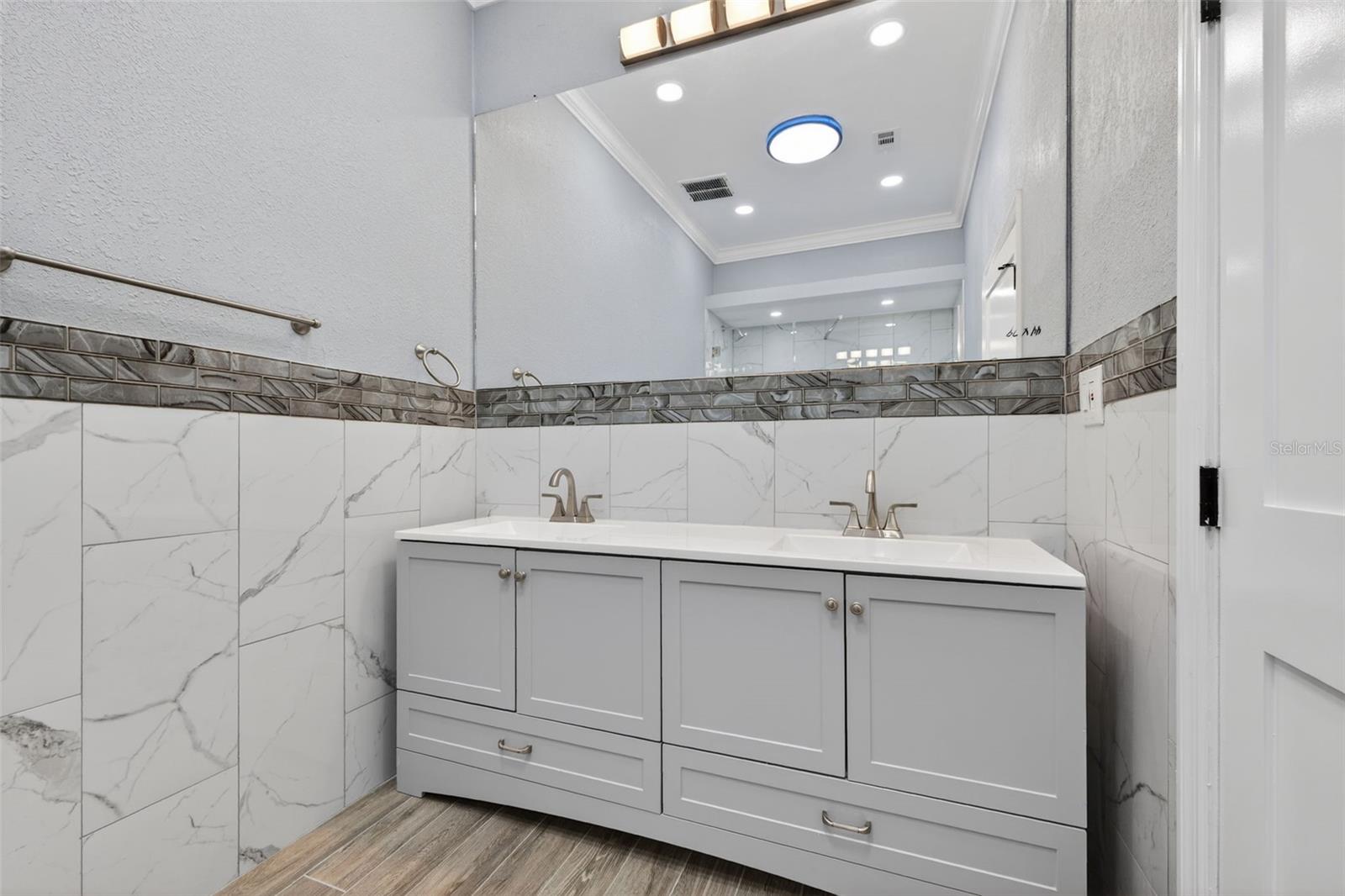 2835 W SHELTON AVE, TAMPA, FL, 33611