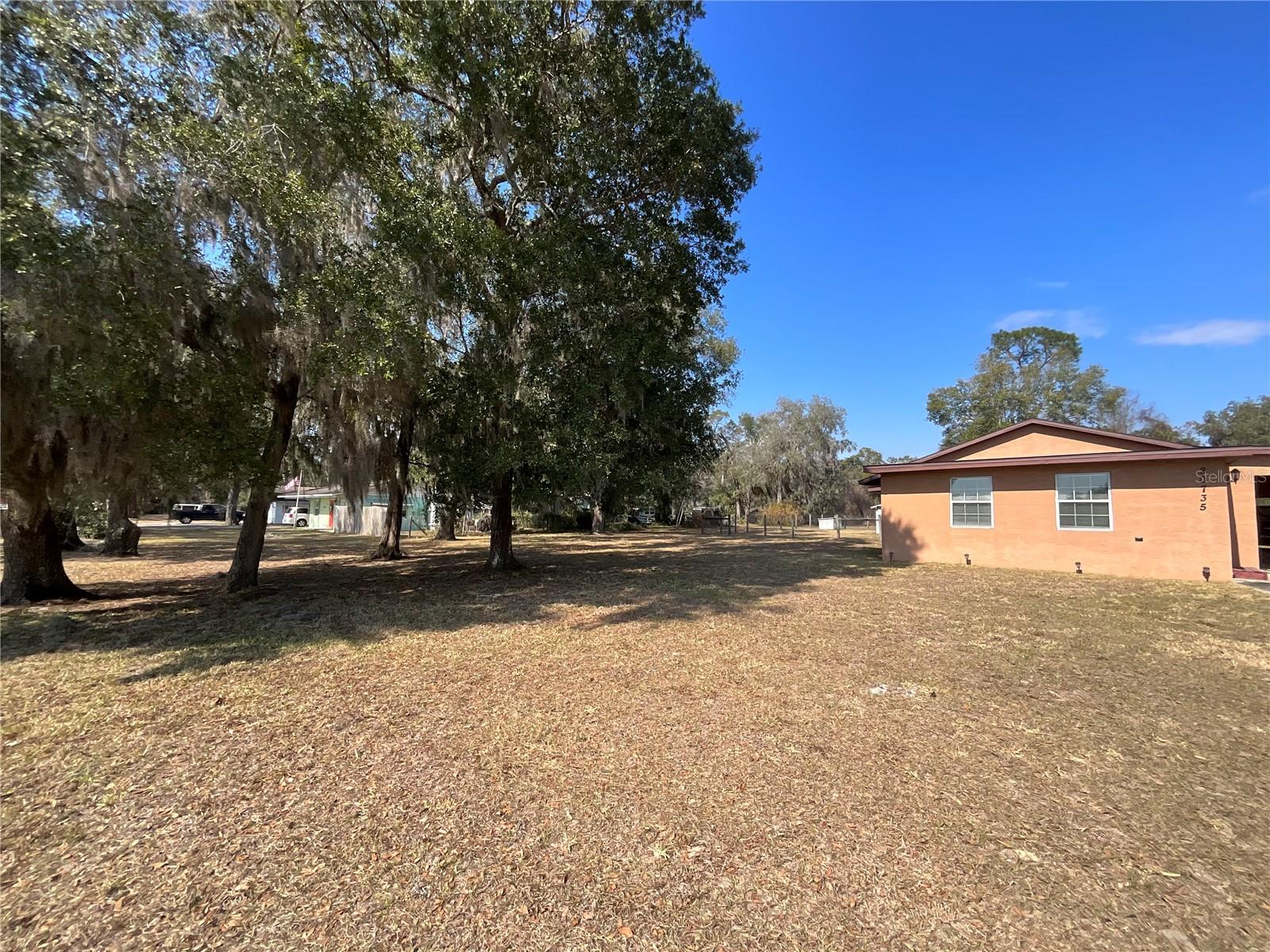 20735 SE HIGHWAY 42, UMATILLA, FL, 32784
