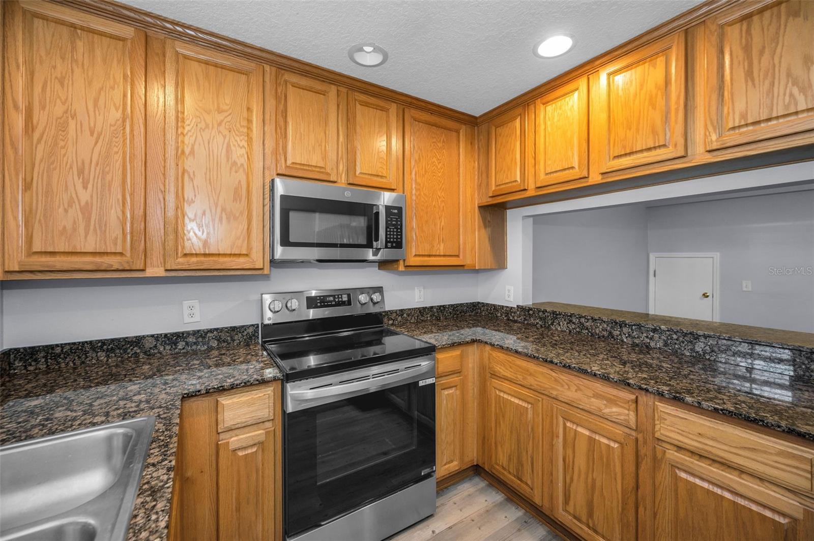 9614 CHARLESBERG DR, TAMPA, FL, 33635