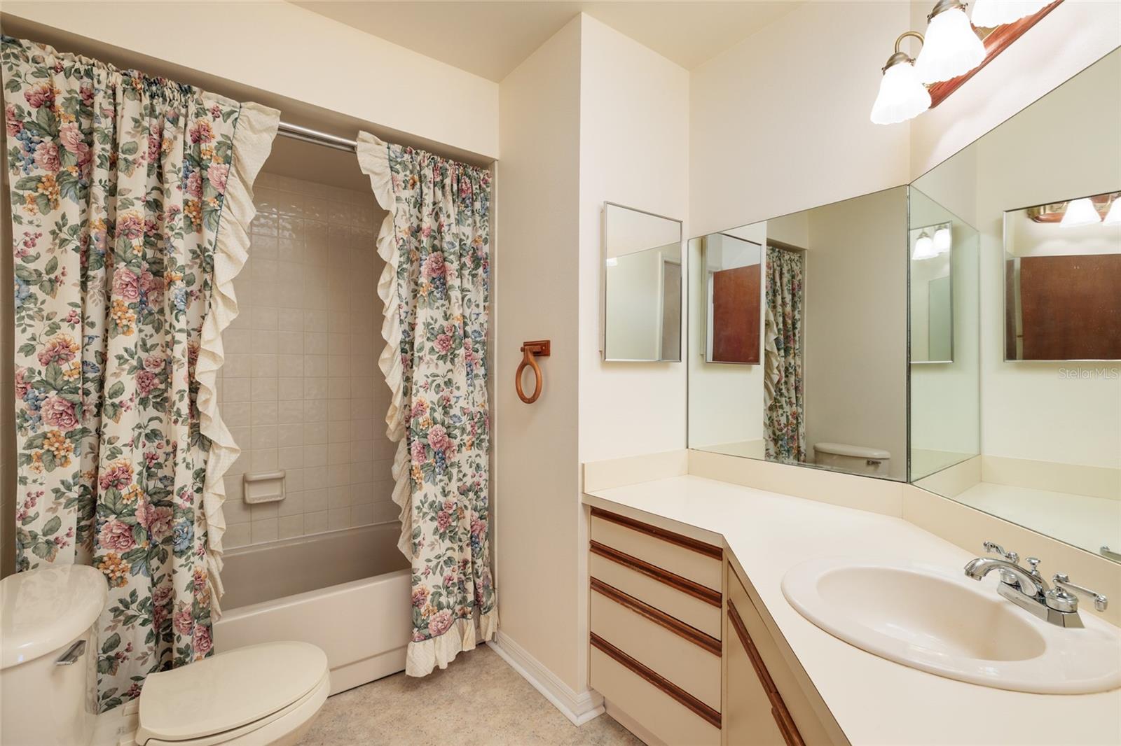 9252 WESTLINKS TER, SEMINOLE, FL, 33777