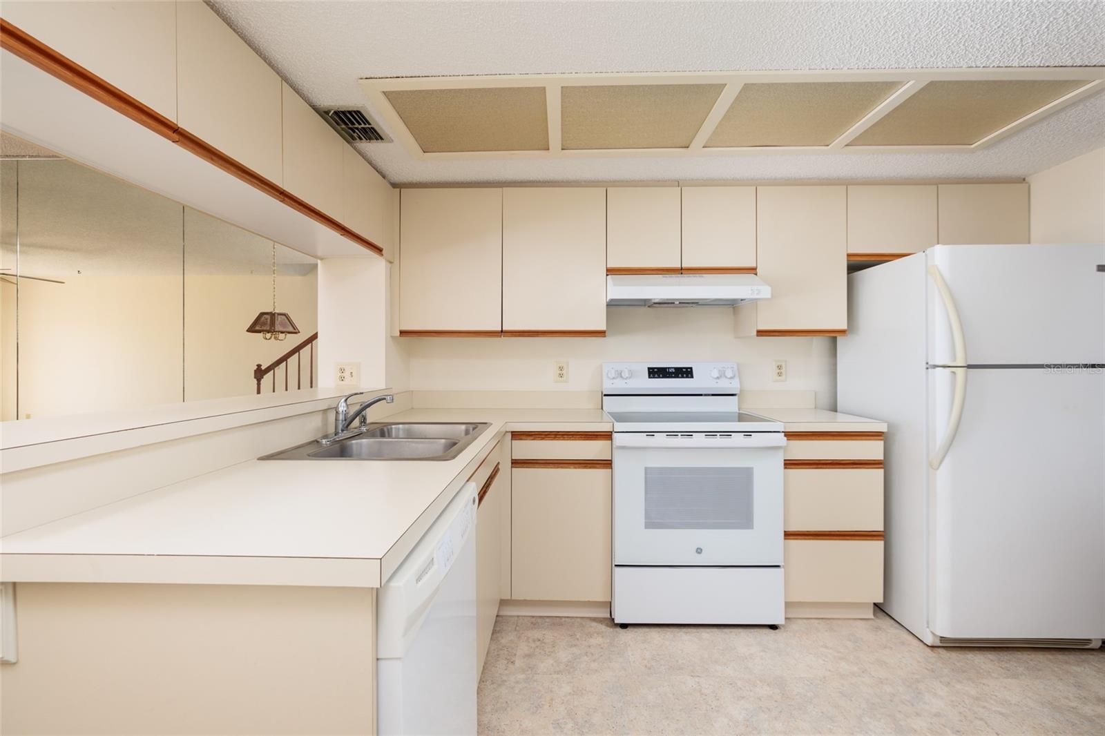 9252 WESTLINKS TER, SEMINOLE, FL, 33777