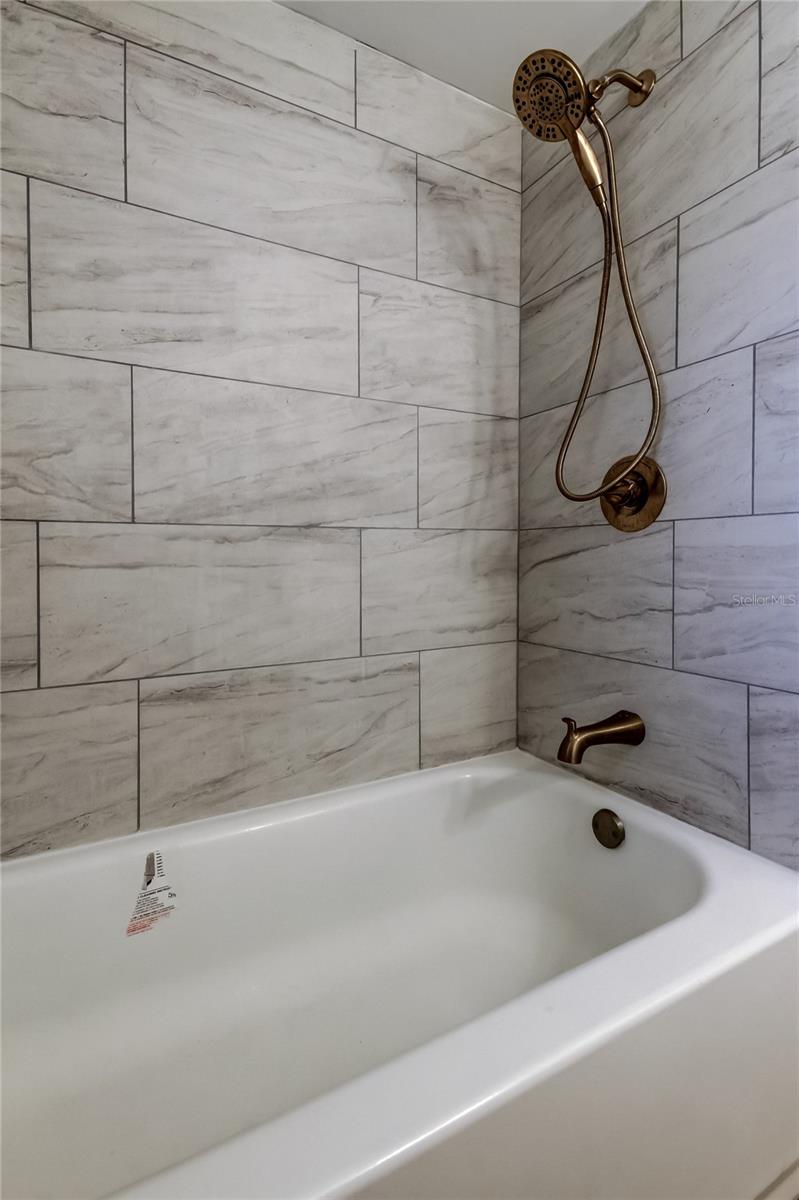 1000 39TH AVE NE, ST PETERSBURG, FL, 33703