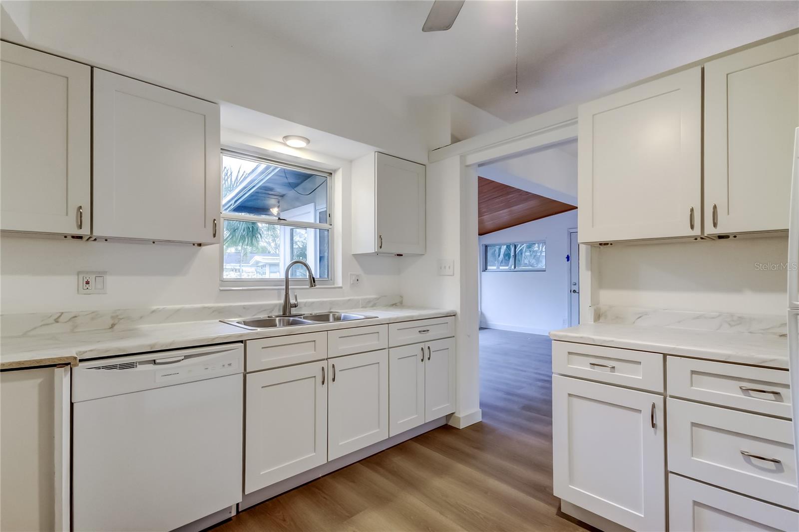 1000 39TH AVE NE, ST PETERSBURG, FL, 33703