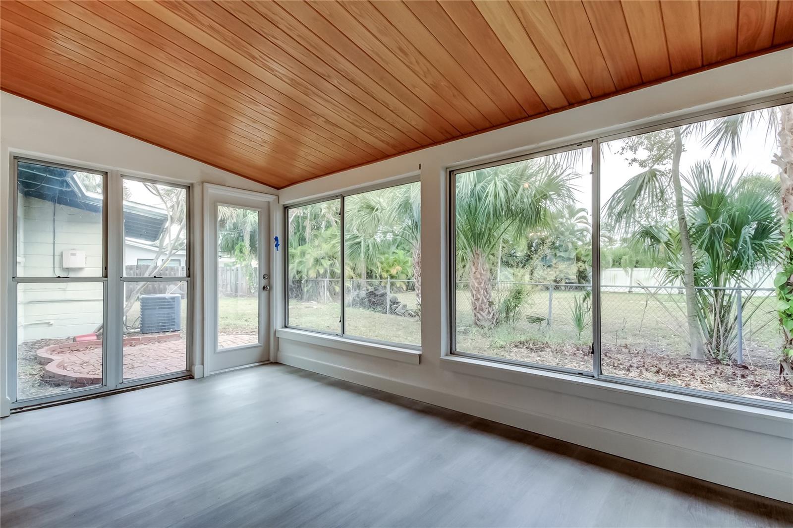 1000 39TH AVE NE, ST PETERSBURG, FL, 33703