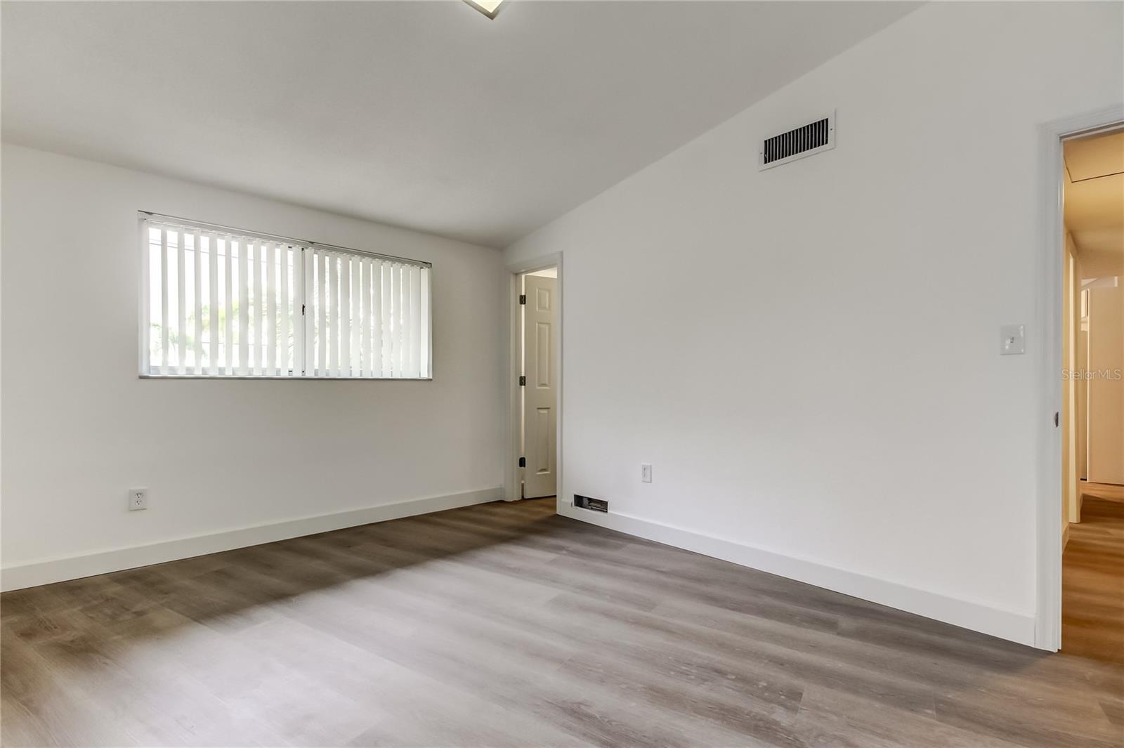 1000 39TH AVE NE, ST PETERSBURG, FL, 33703