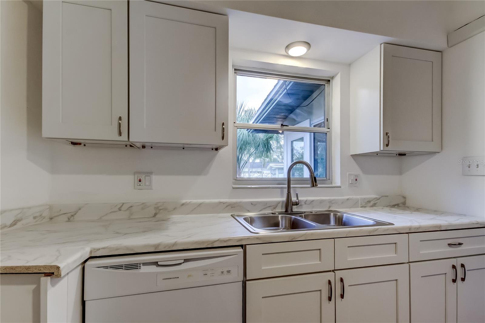 1000 39TH AVE NE, ST PETERSBURG, FL, 33703