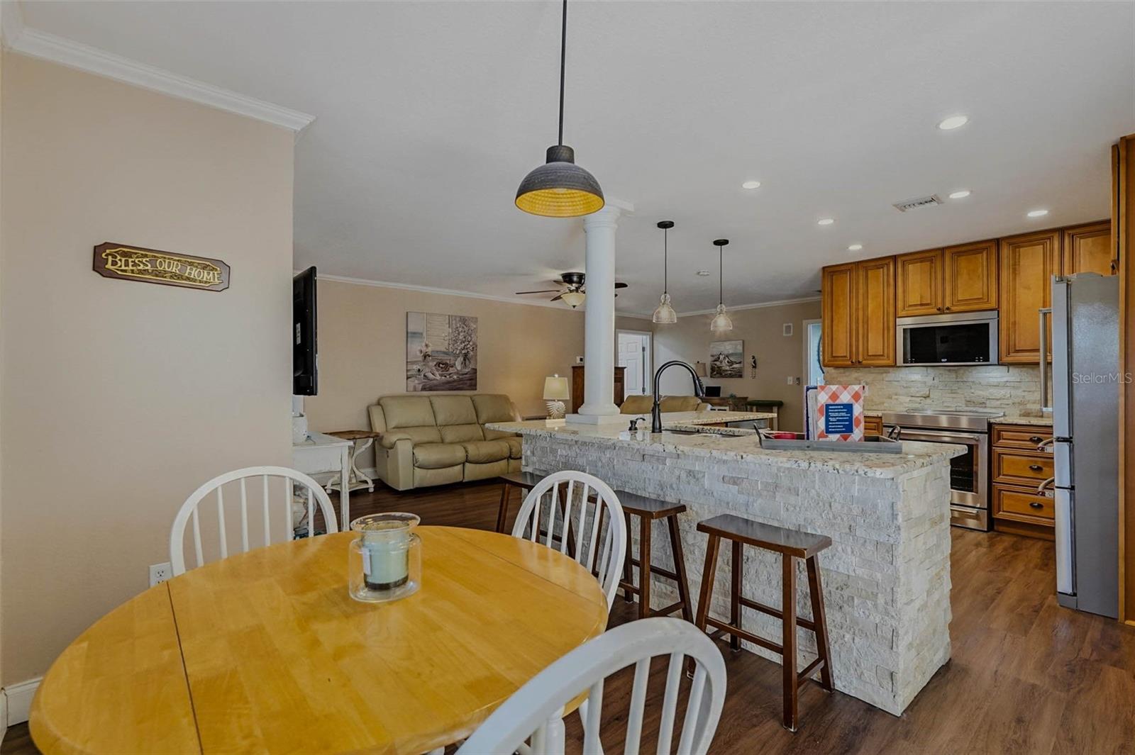 10099 LINDEN PLACE DR, SEMINOLE, FL, 33776