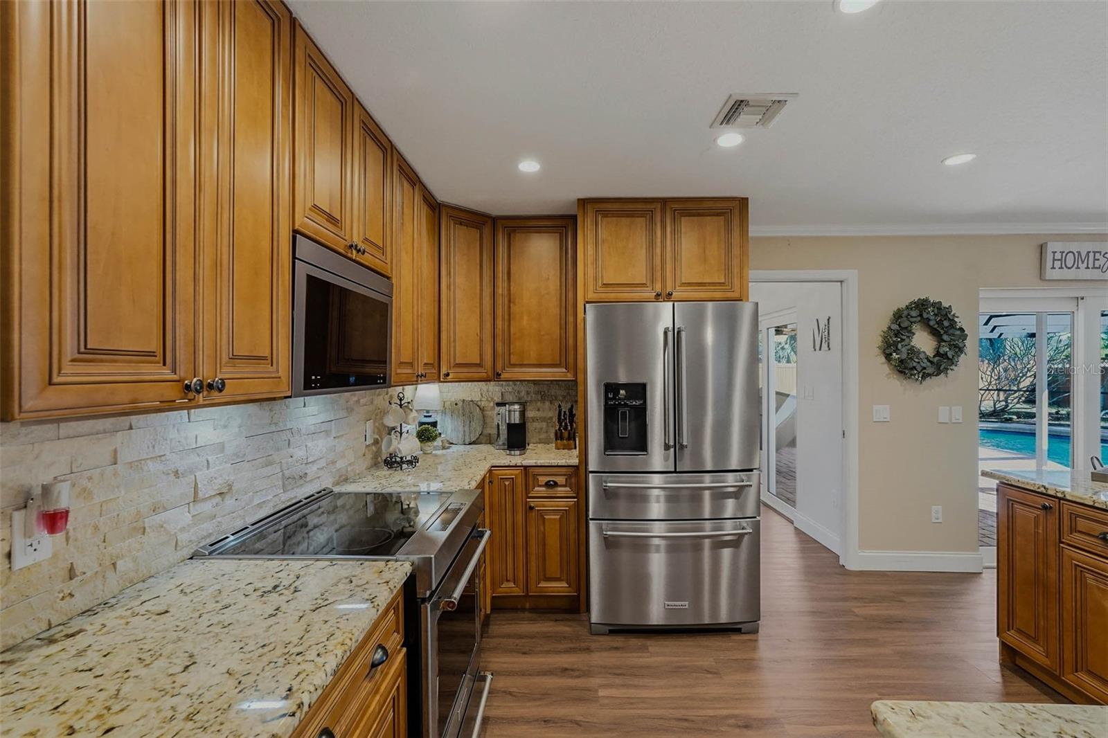 10099 LINDEN PLACE DR, SEMINOLE, FL, 33776