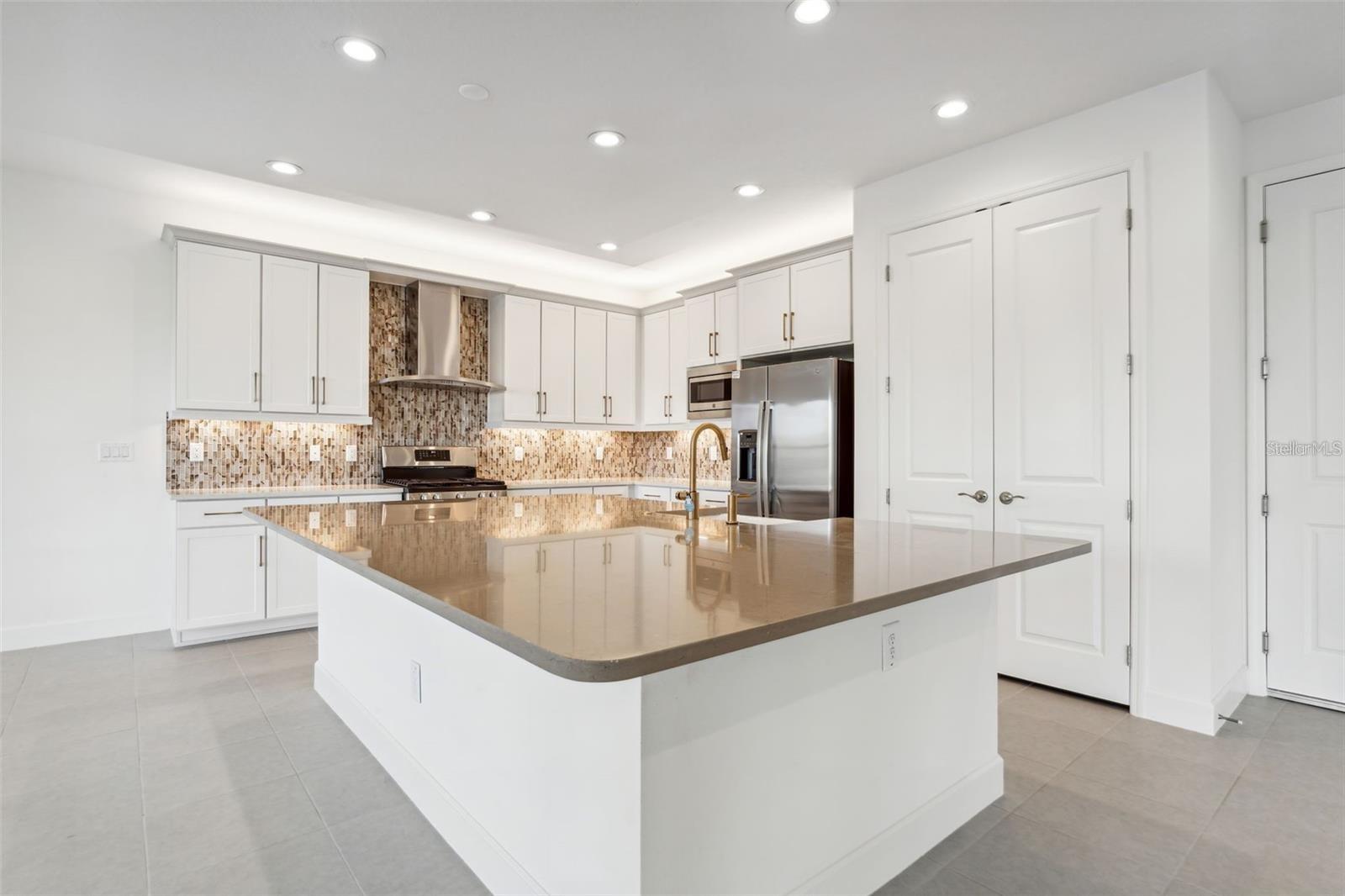 3442 GREAT BANYAN WAY, WESLEY CHAPEL, FL, 33543