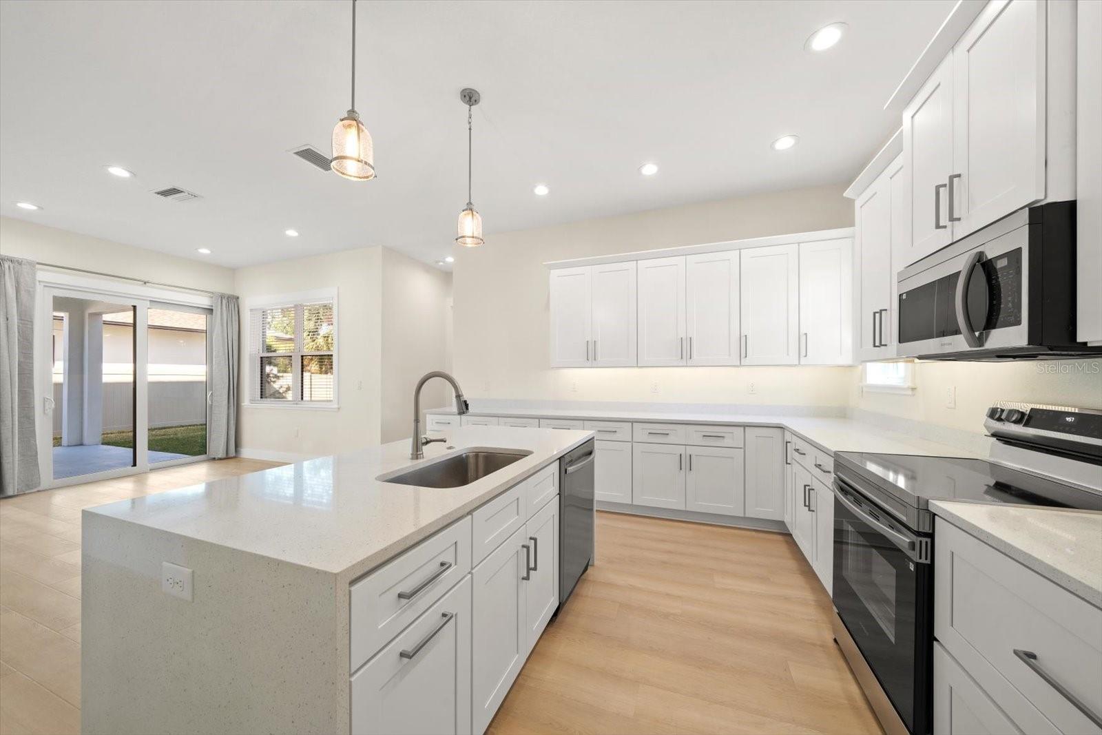 14723 SUNSET DR, LARGO, FL, 33774