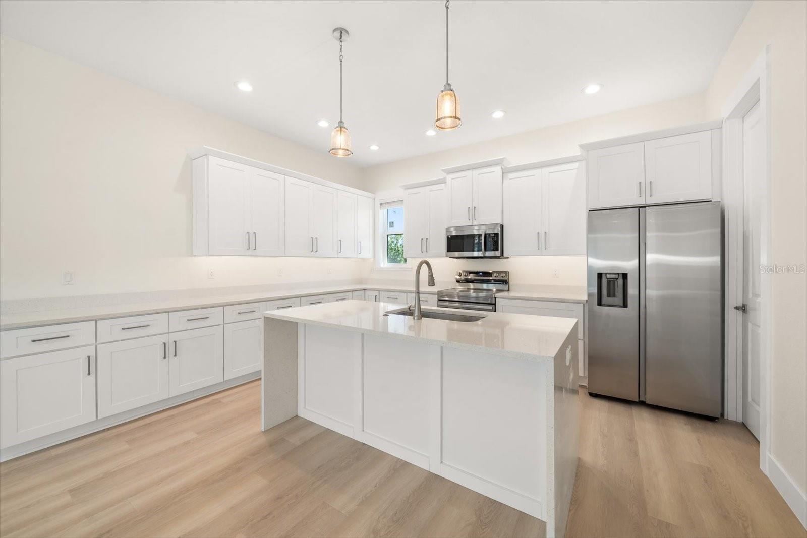 14723 SUNSET DR, LARGO, FL, 33774