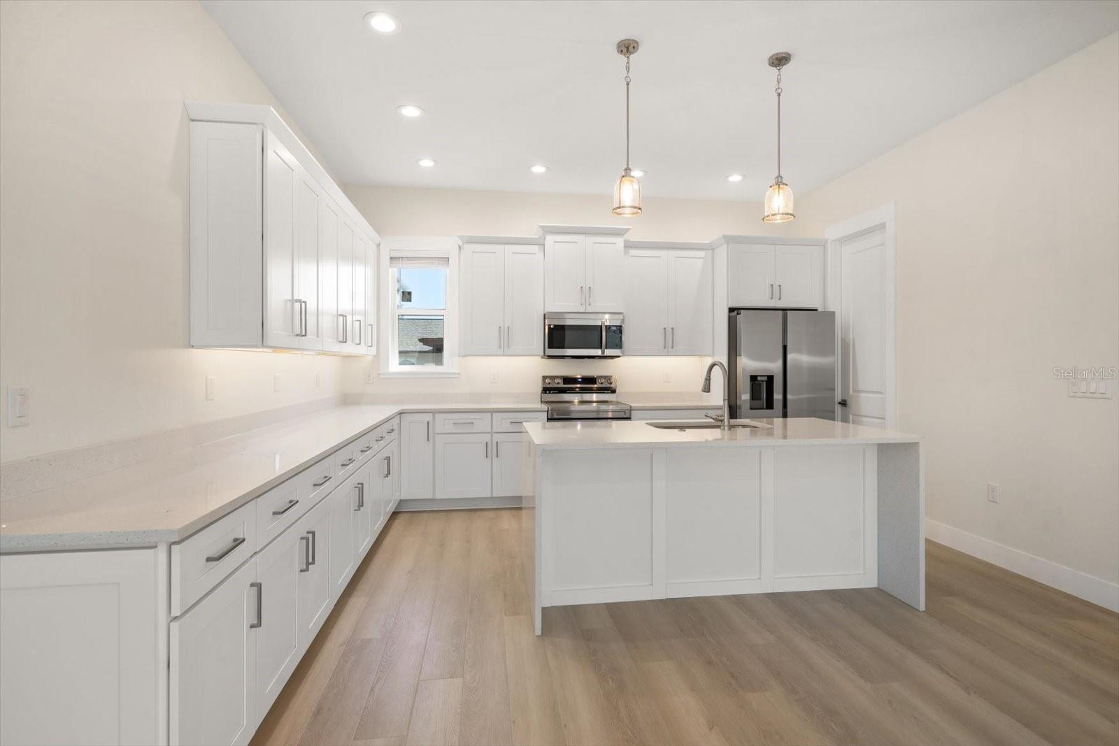 14723 SUNSET DR, LARGO, FL, 33774