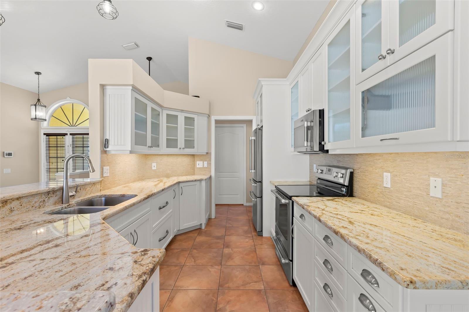 738 N LAKE BLVD, TARPON SPRINGS, FL, 34689