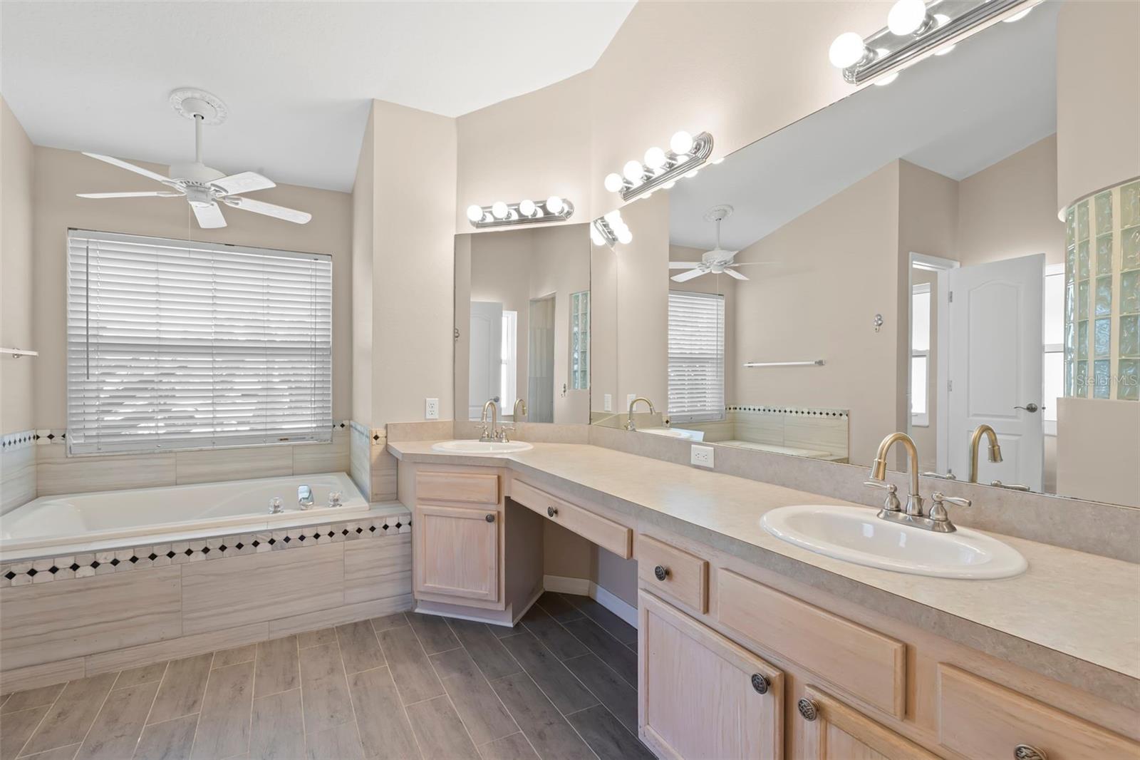 738 N LAKE BLVD, TARPON SPRINGS, FL, 34689