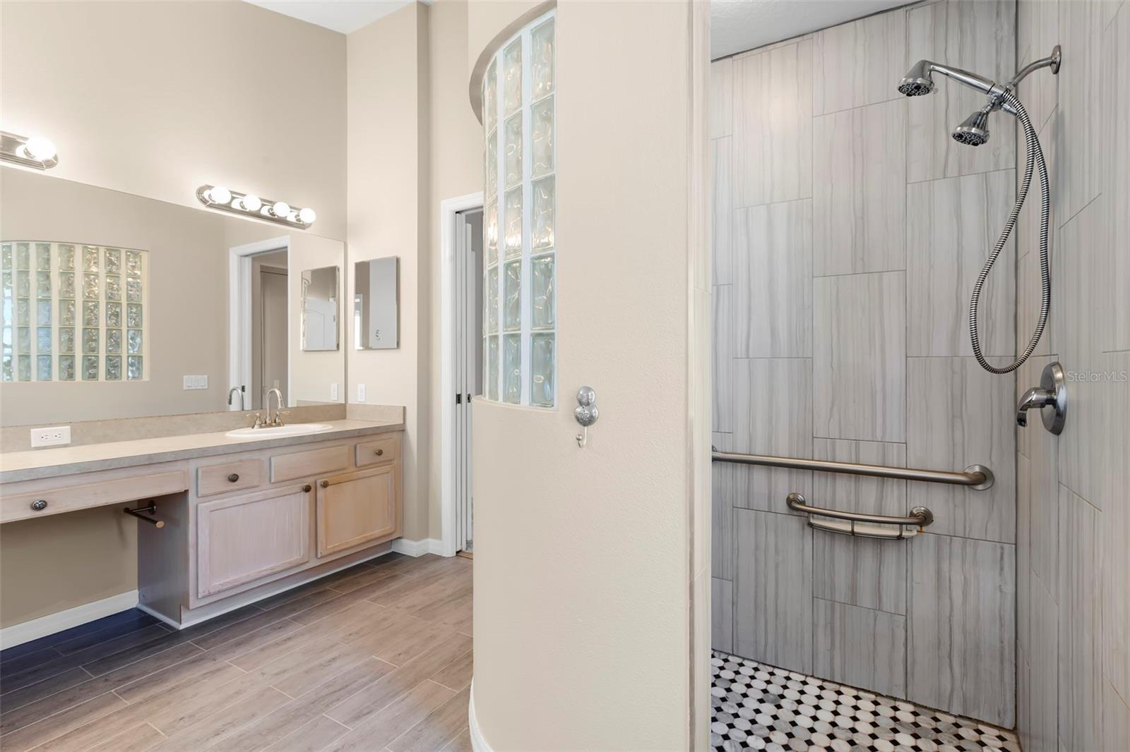 738 N LAKE BLVD, TARPON SPRINGS, FL, 34689