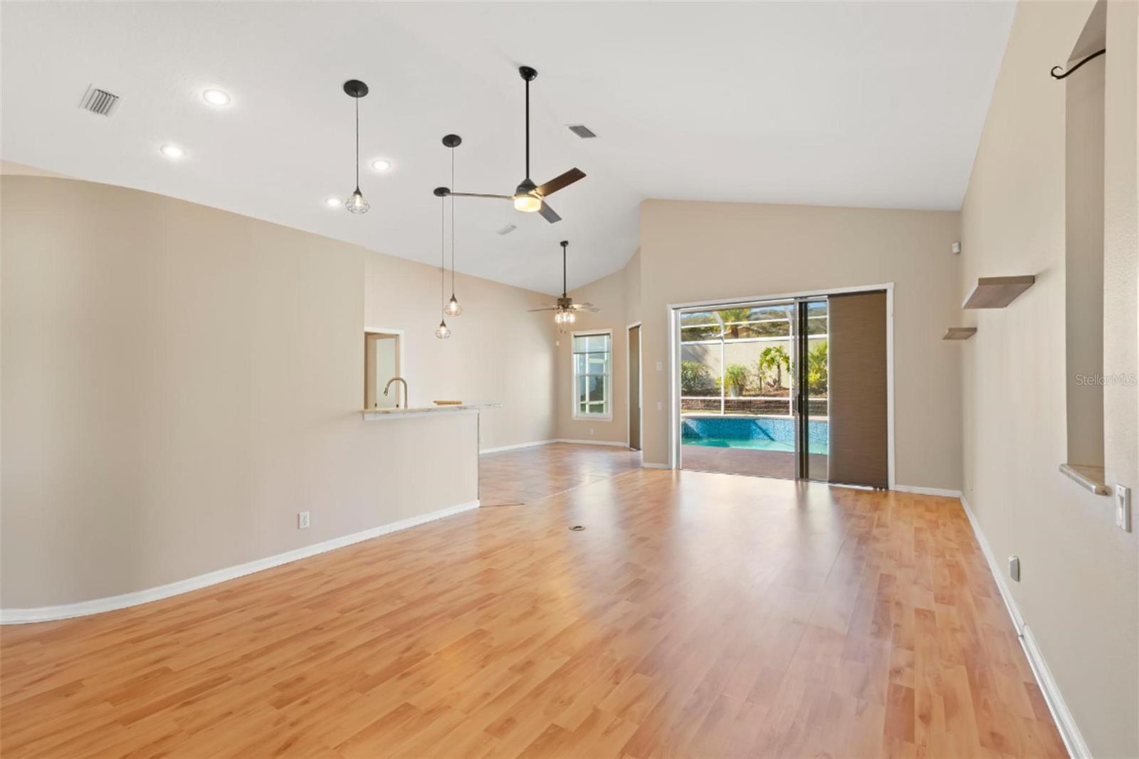 738 N LAKE BLVD, TARPON SPRINGS, FL, 34689