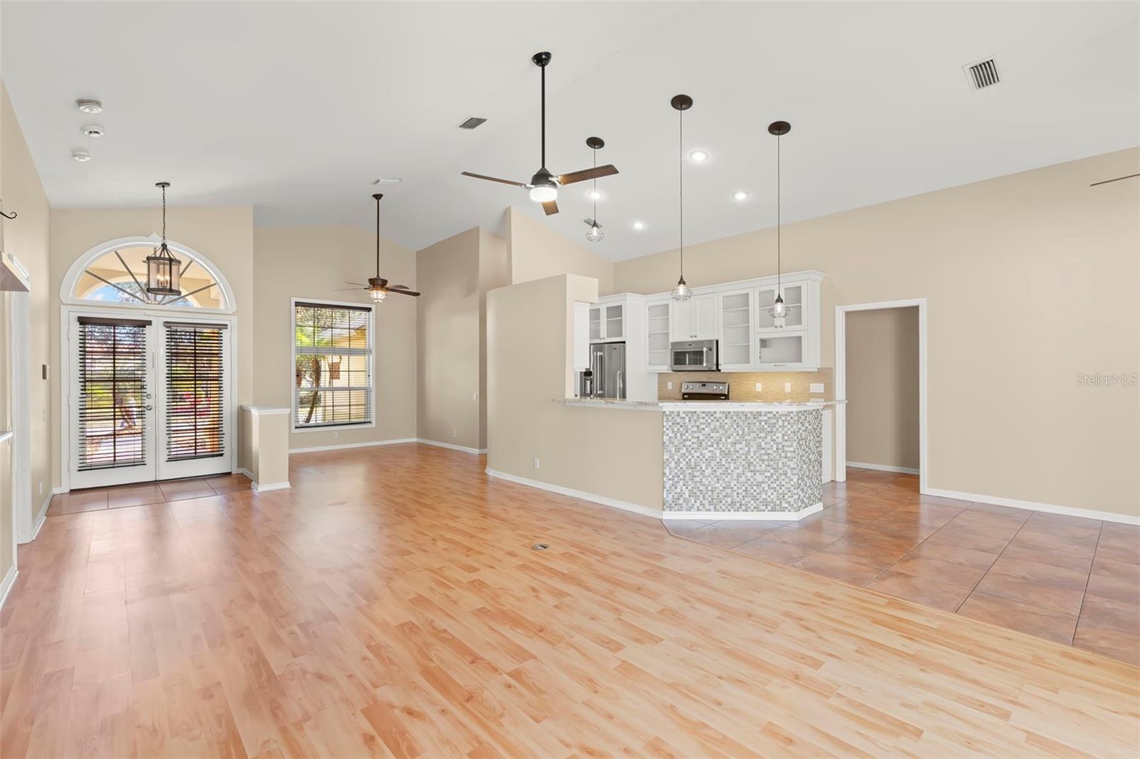 738 N LAKE BLVD, TARPON SPRINGS, FL, 34689