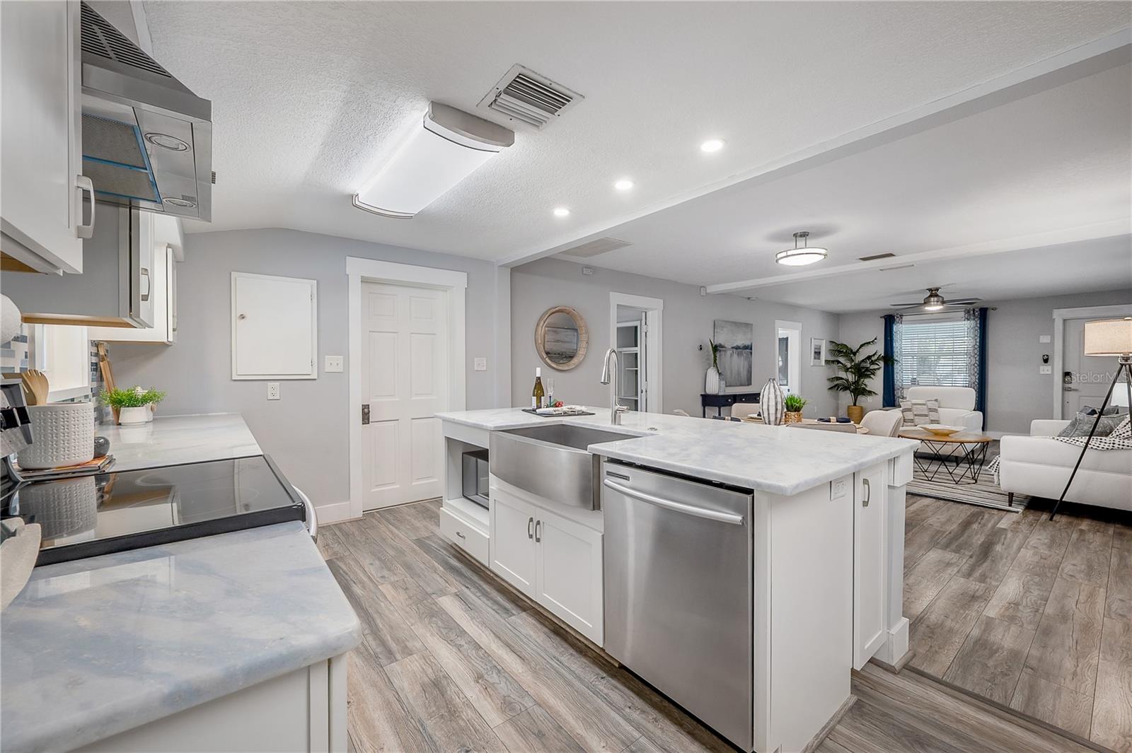 1404 E CAYUGA ST, TAMPA, FL, 33603