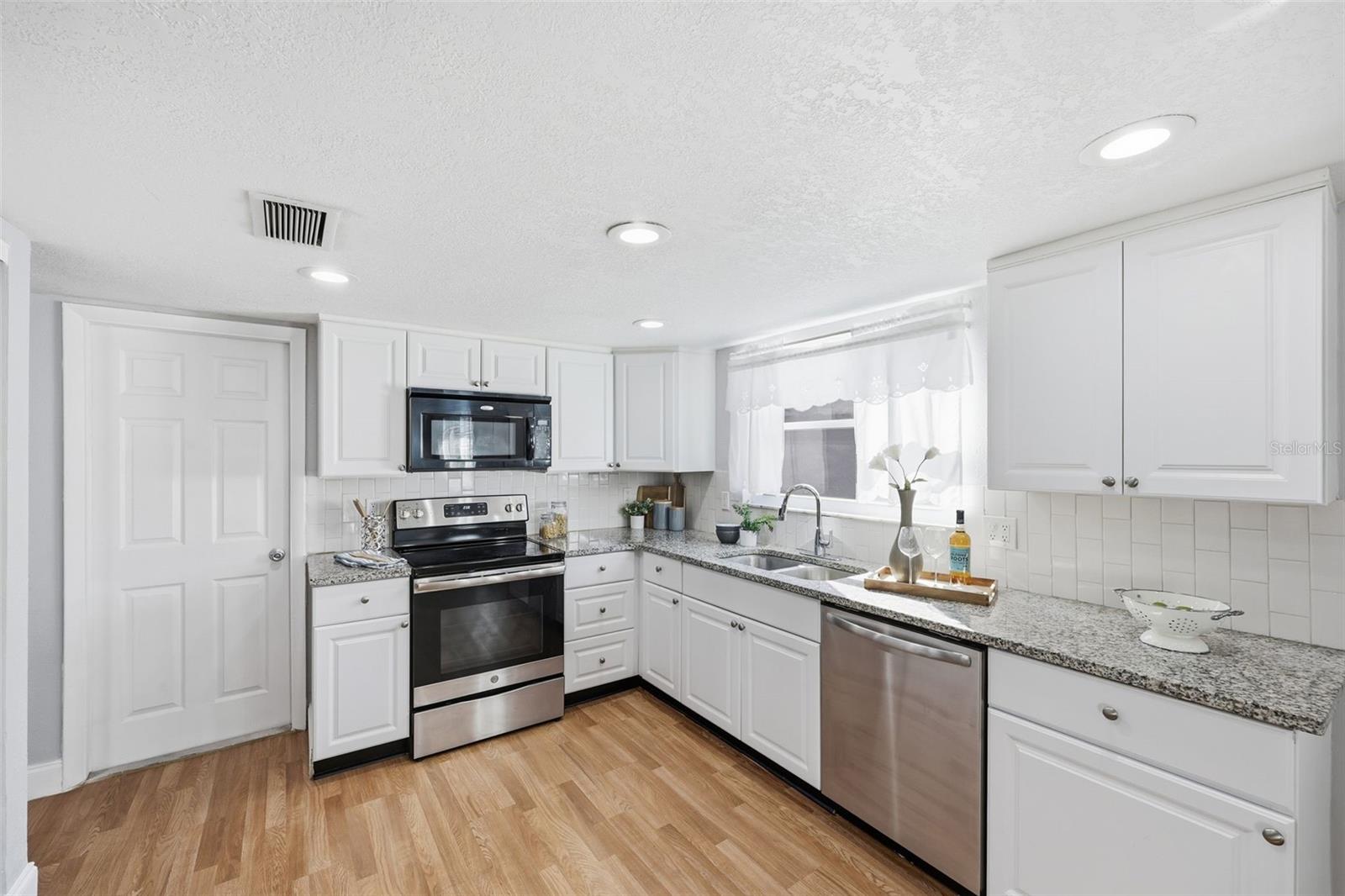 8233 REDFIELD DR, PORT RICHEY, FL, 34668