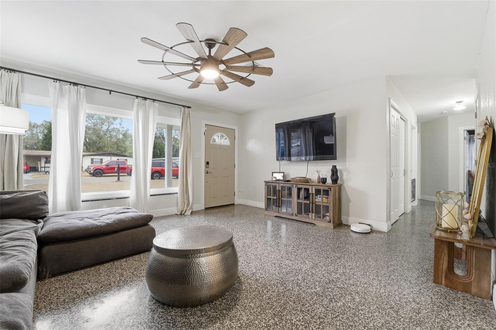 812 W 124TH AVE, TAMPA, FL, 33612