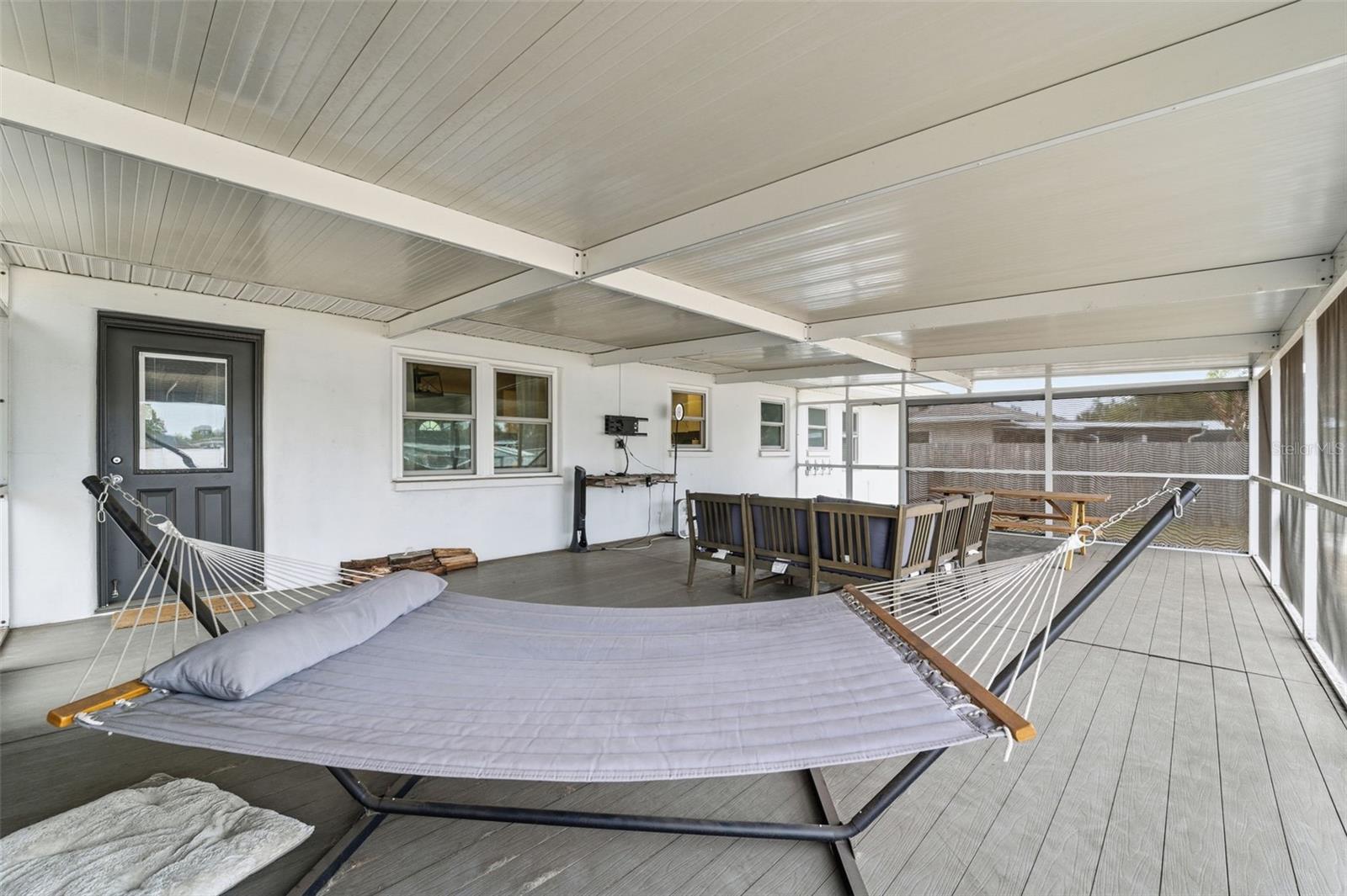 812 W 124TH AVE, TAMPA, FL, 33612