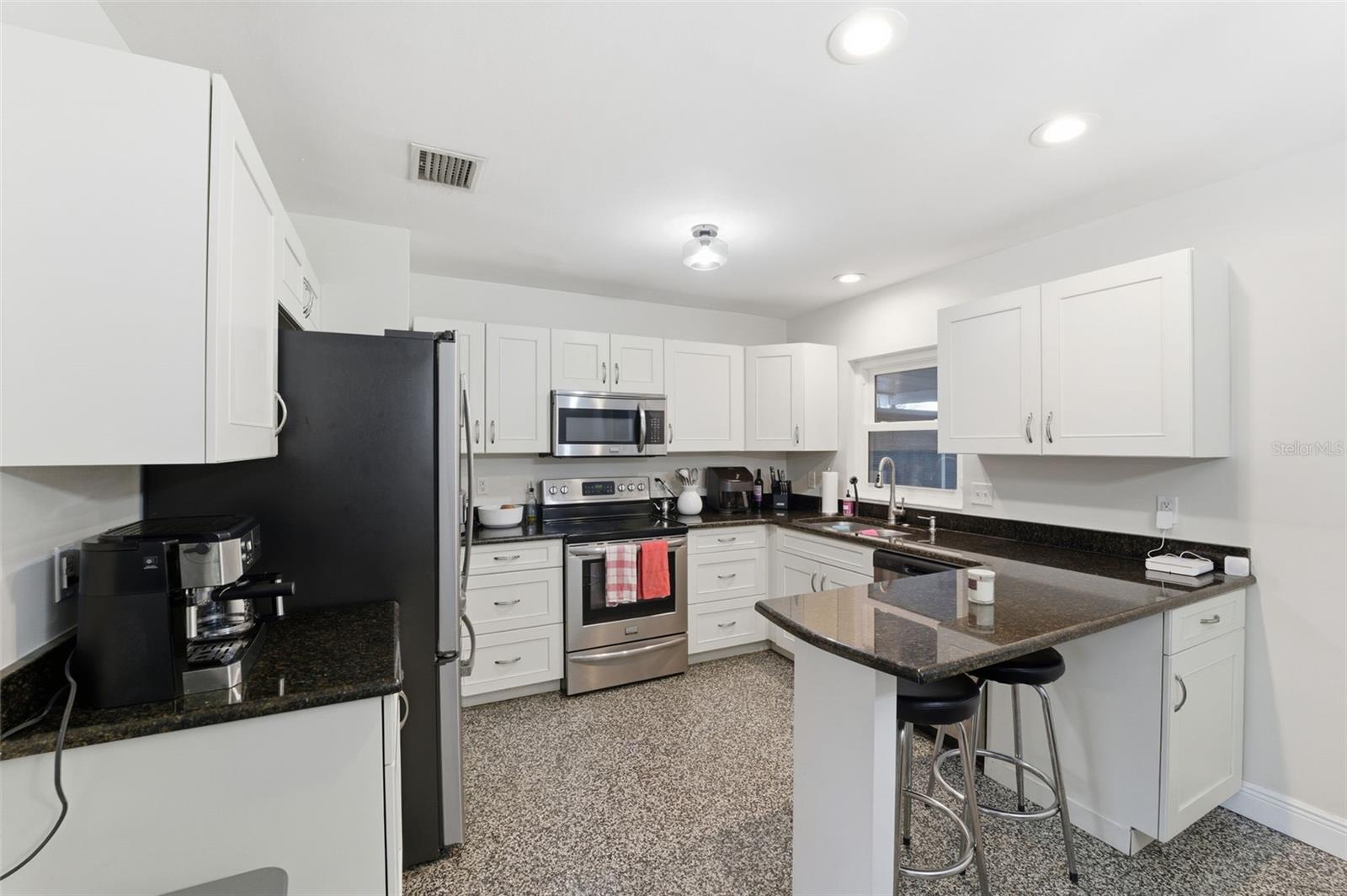 812 W 124TH AVE, TAMPA, FL, 33612