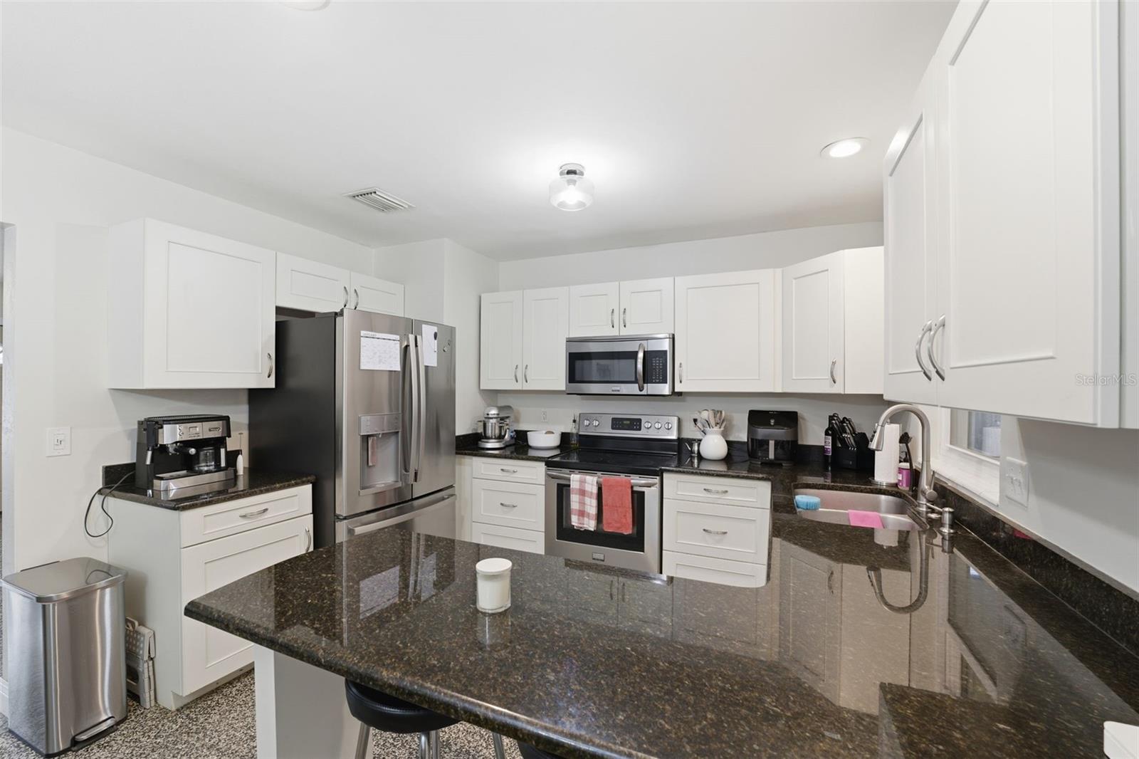 812 W 124TH AVE, TAMPA, FL, 33612