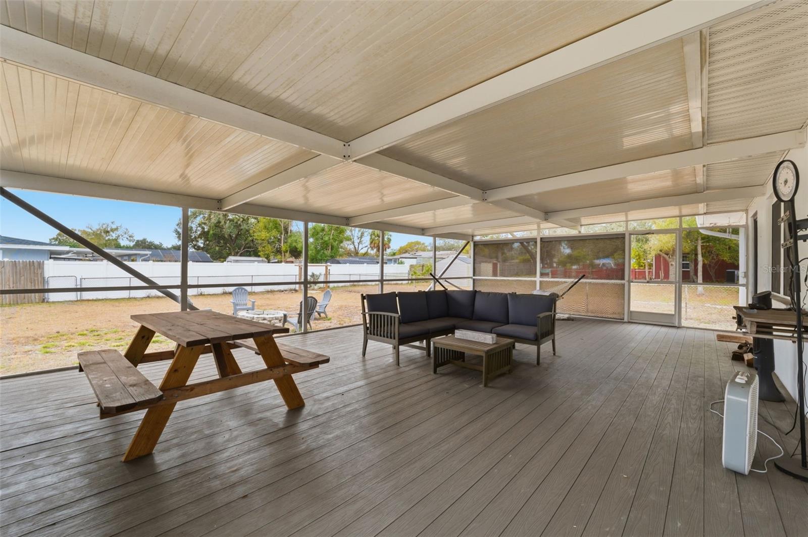 812 W 124TH AVE, TAMPA, FL, 33612