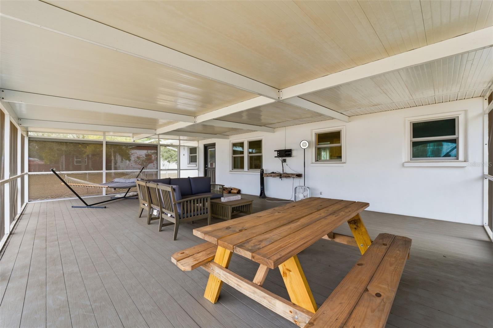 812 W 124TH AVE, TAMPA, FL, 33612