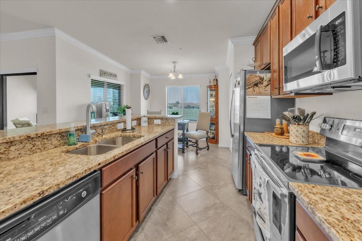 5527 PALMER CIR #203, BRADENTON, FL, 34211