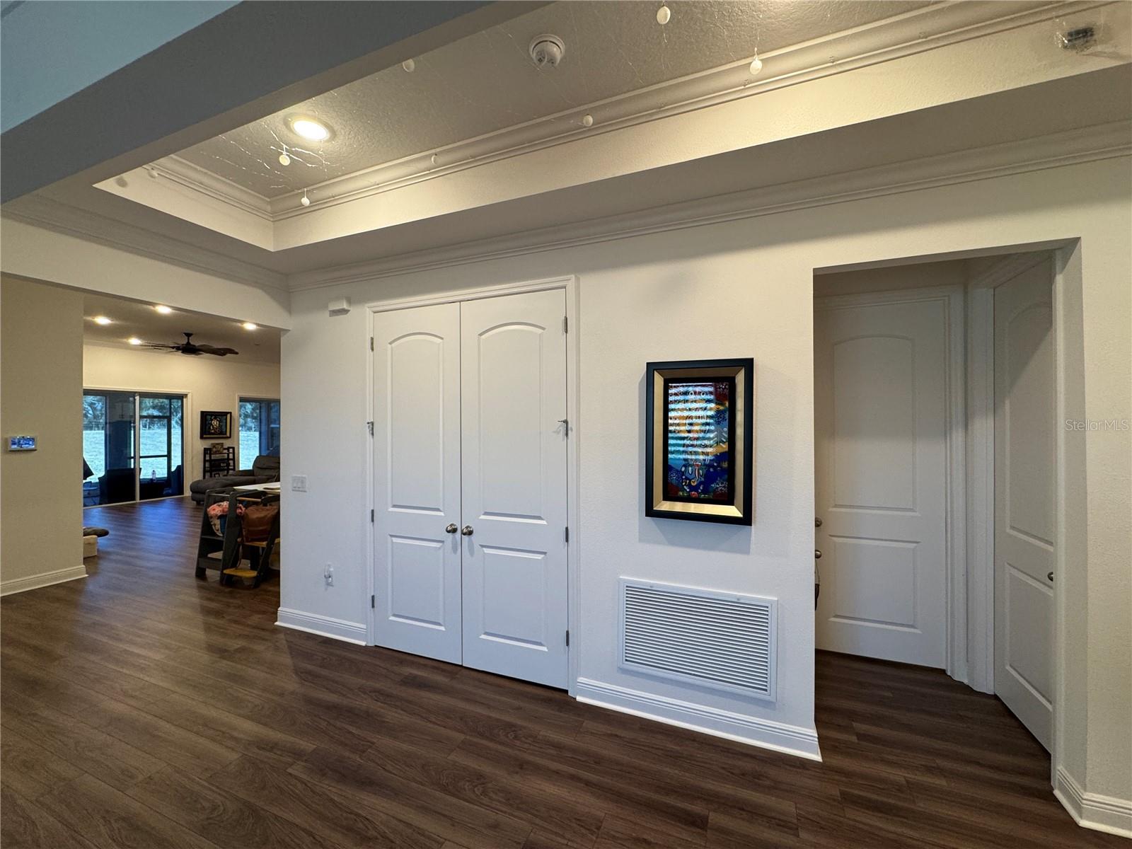 10190 DOLPHIN GULL CIR, THONOTOSASSA, FL, 33592