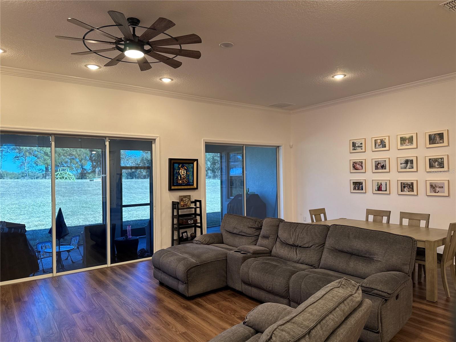 10190 DOLPHIN GULL CIR, THONOTOSASSA, FL, 33592