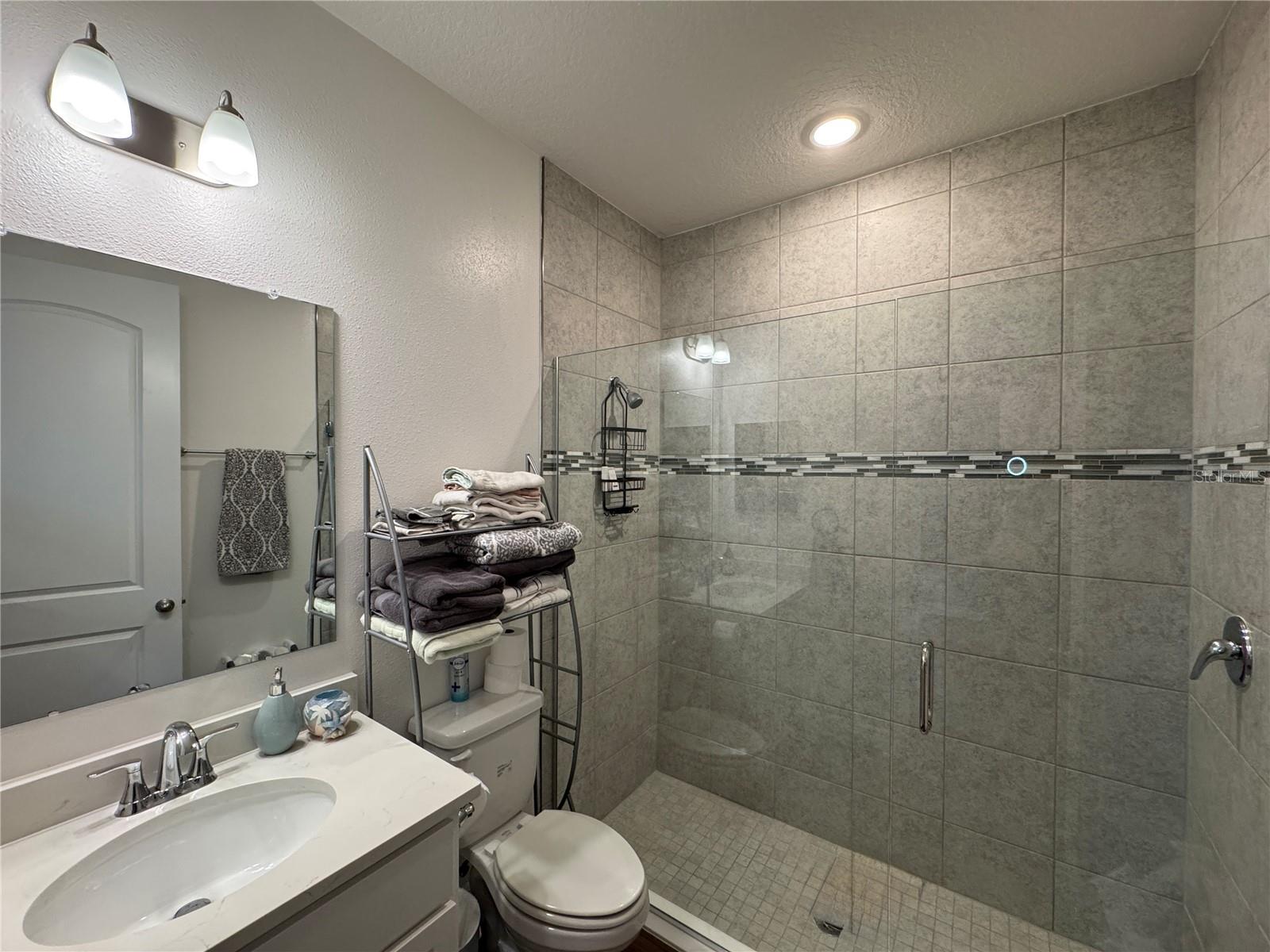 10190 DOLPHIN GULL CIR, THONOTOSASSA, FL, 33592