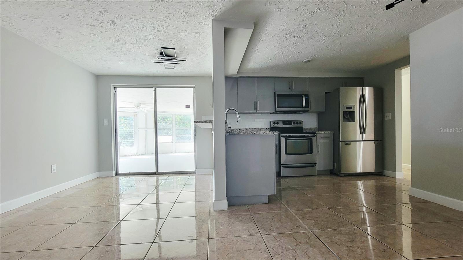 Kitchen & dining room