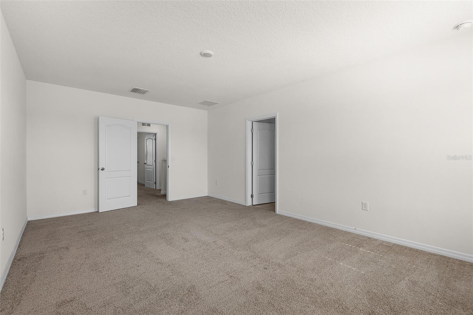 2024 GRIFFIN OAKS WAY, TAVARES, FL, 32778