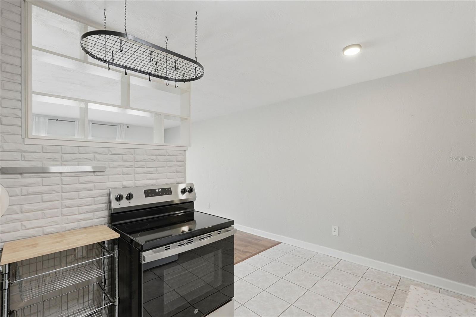 5664 40TH TER N #430, KENNETH CITY, FL, 33709