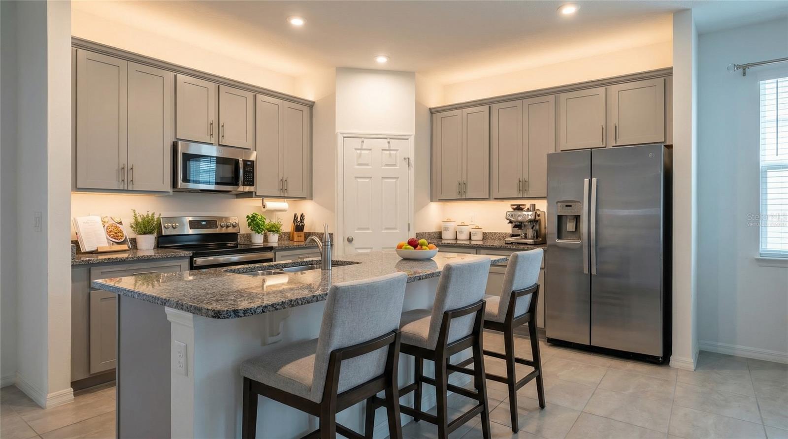 693 CROWN ROSE DR, EAGLE LAKE, FL, 33839