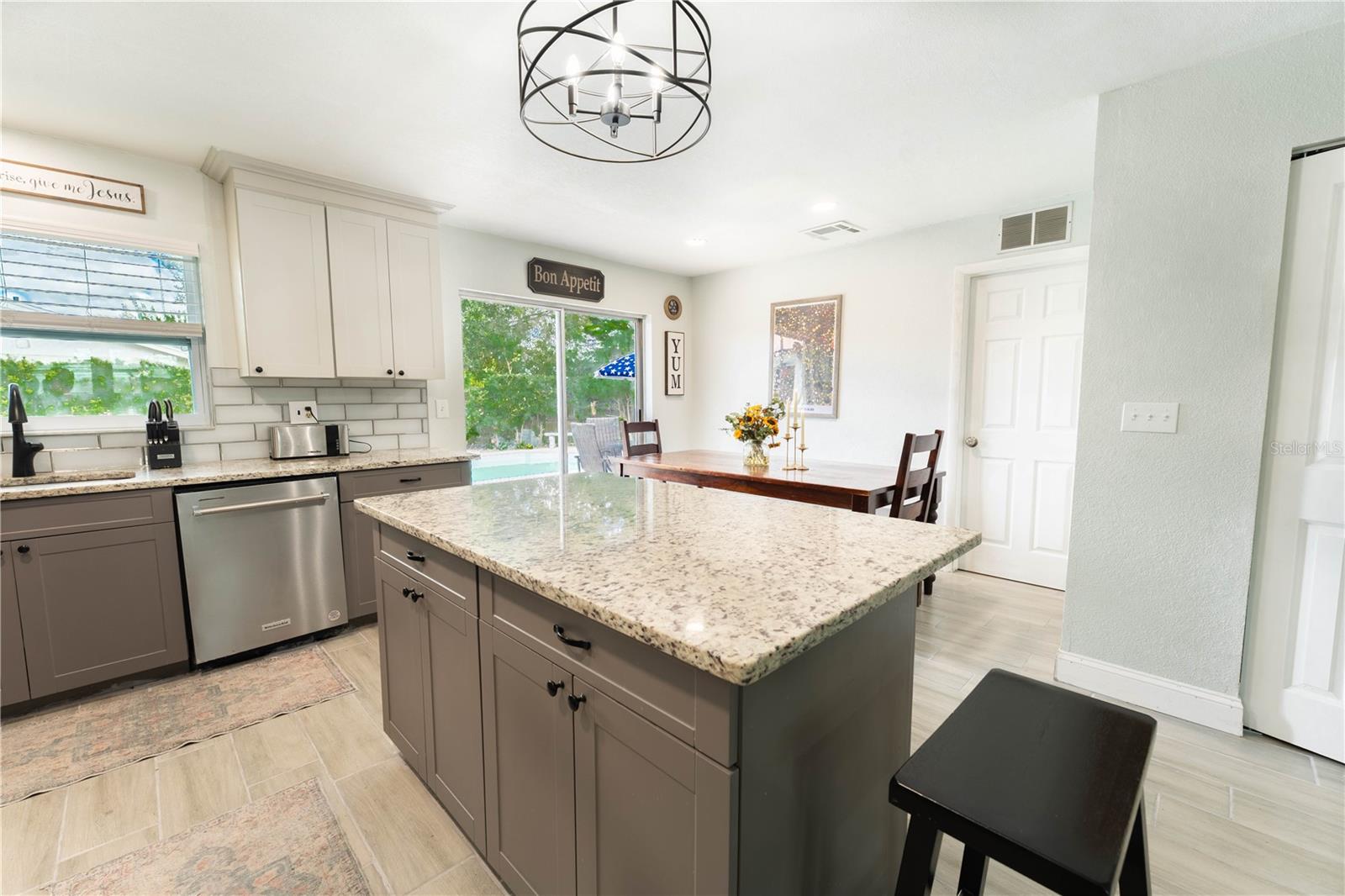 Entertain friends and family in this spacious space!