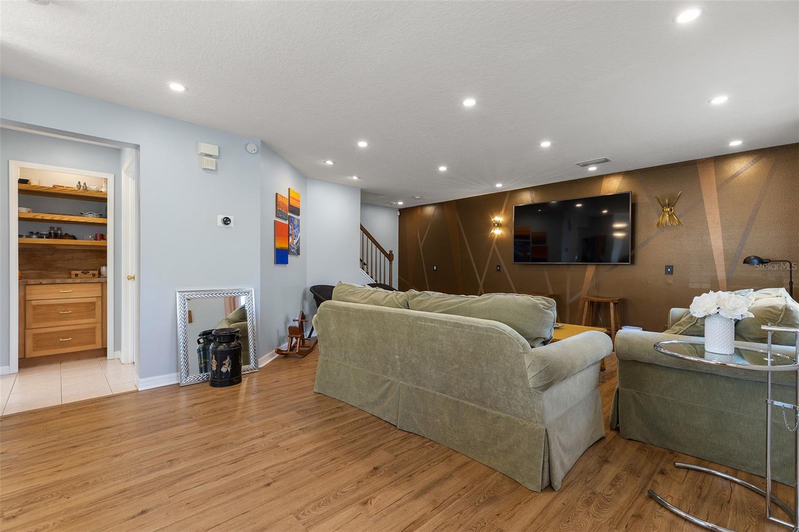 3852 MANDALAY DR, ST PETERSBURG, FL, 33705