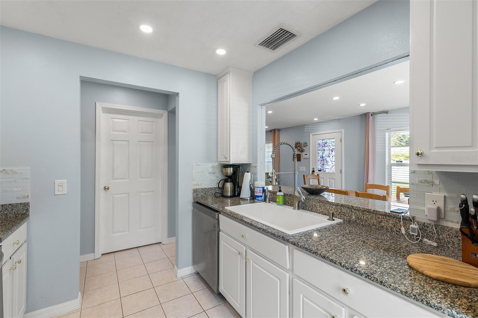 3852 MANDALAY DR, ST PETERSBURG, FL, 33705