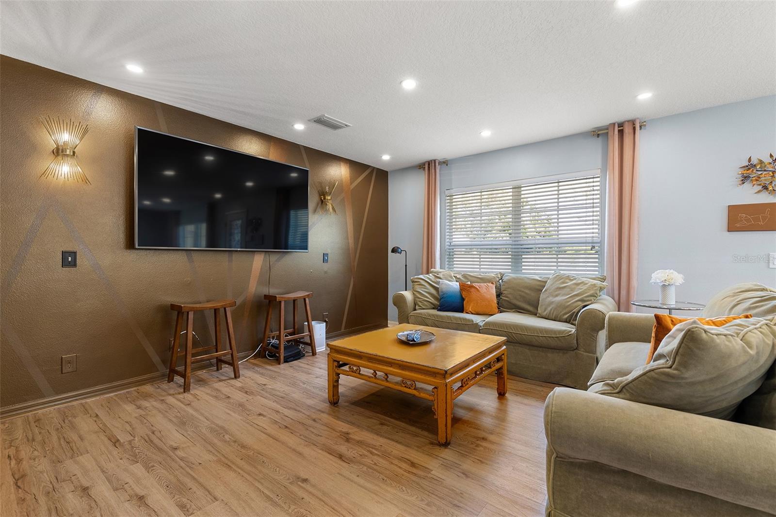 3852 MANDALAY DR, ST PETERSBURG, FL, 33705