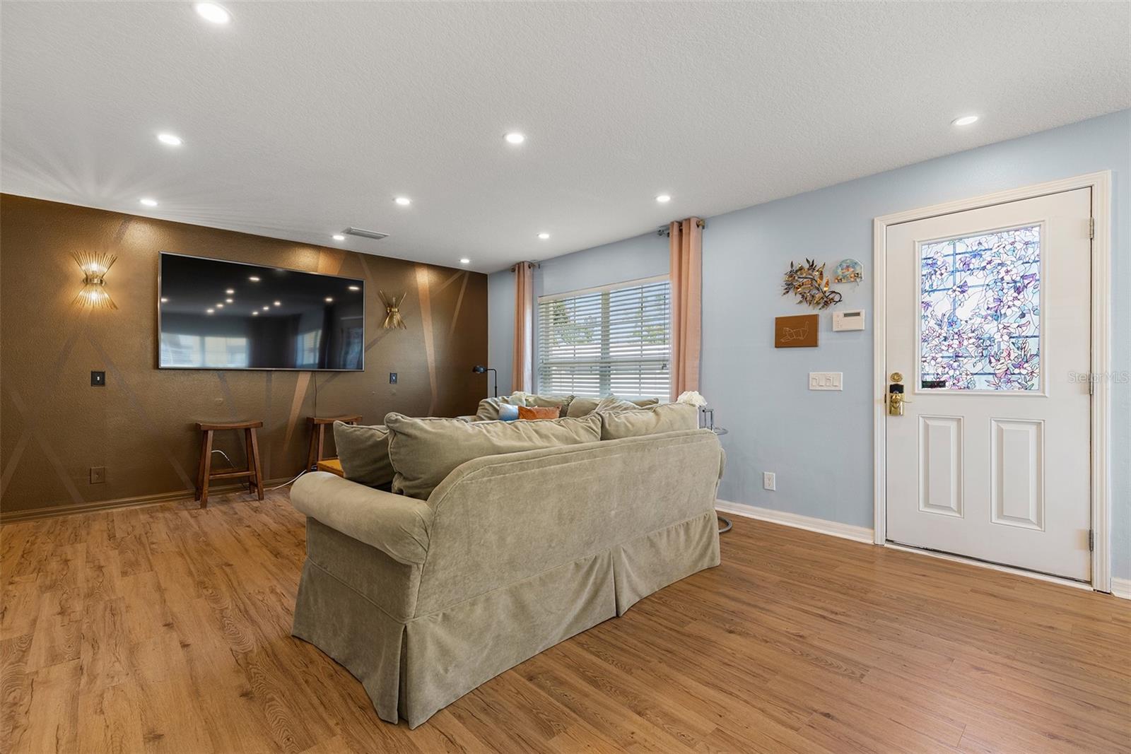 3852 MANDALAY DR, ST PETERSBURG, FL, 33705