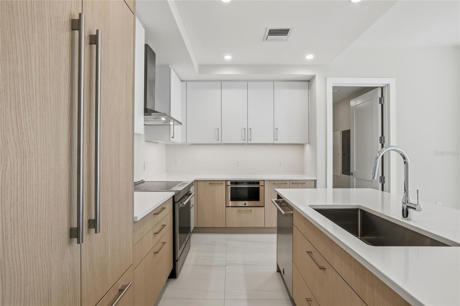 275 1ST AVE S #1207, ST PETERSBURG, FL, 33701