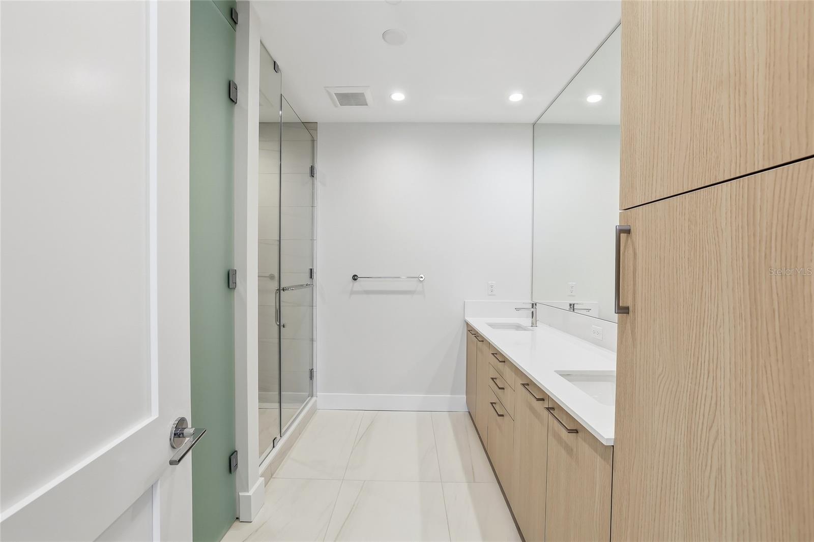 275 1ST AVE S #1207, ST PETERSBURG, FL, 33701