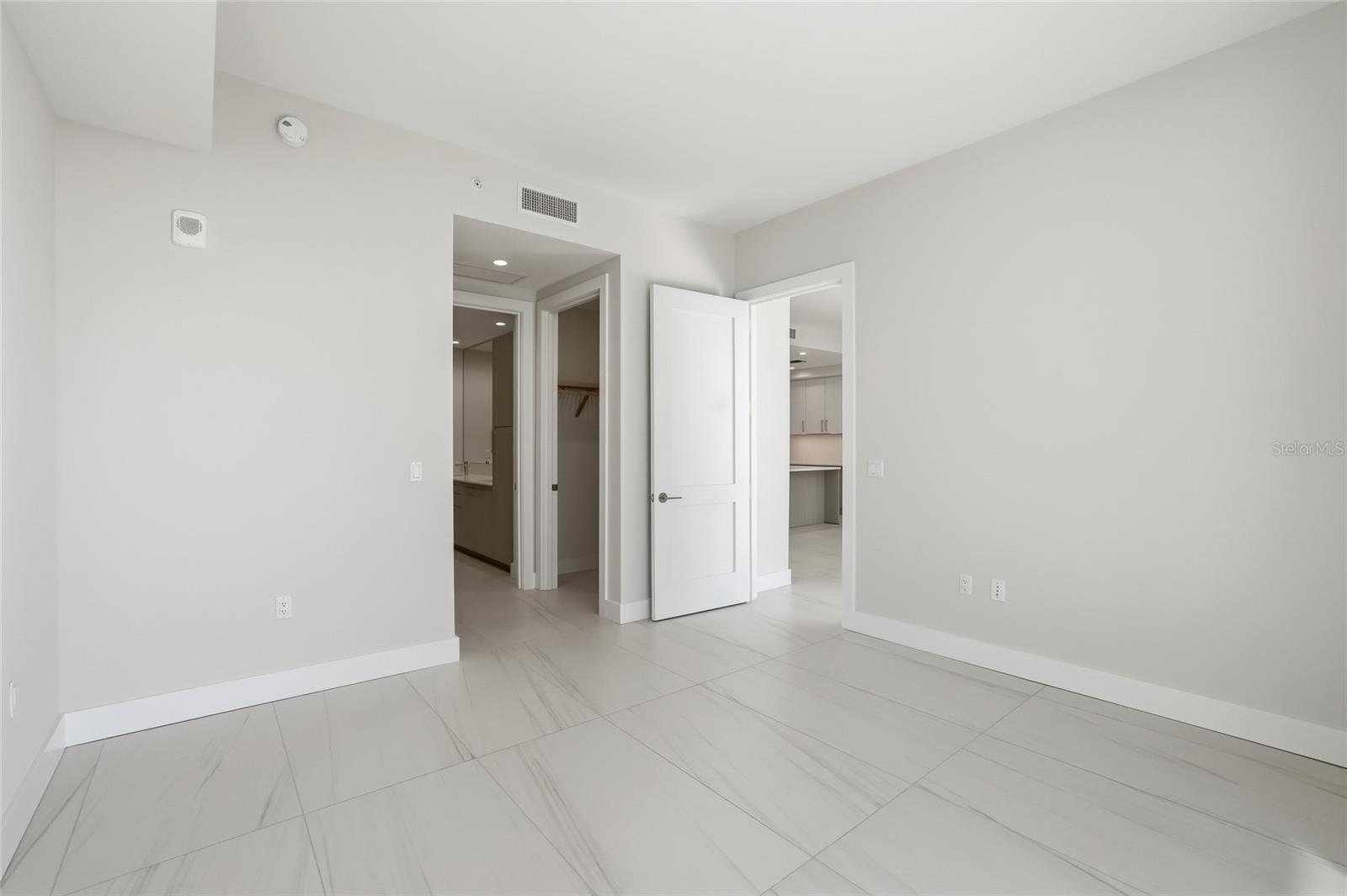 275 1ST AVE S #1207, ST PETERSBURG, FL, 33701